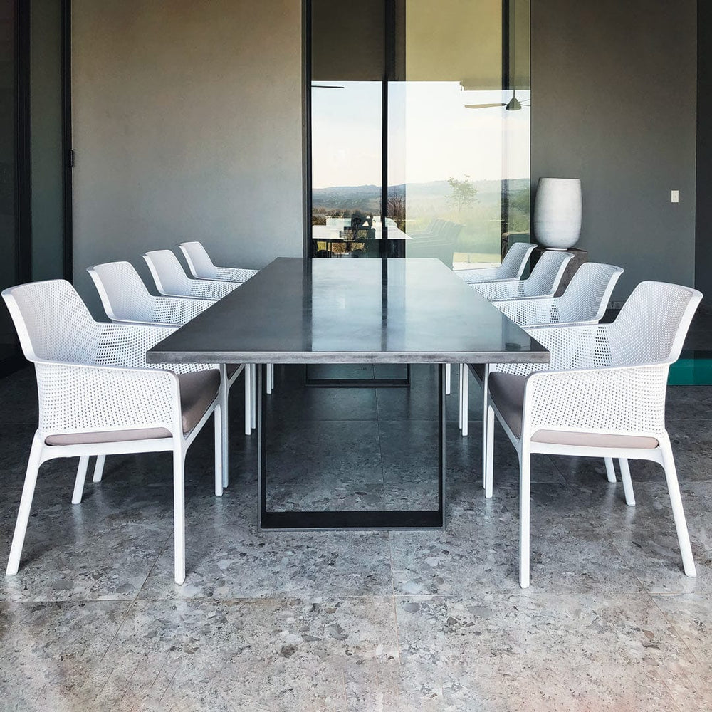 Dining table | NEO