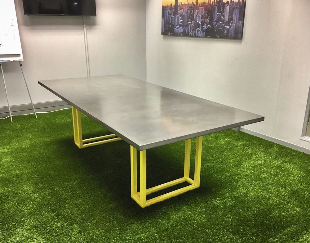 Contemporary concrete table | FLOAT