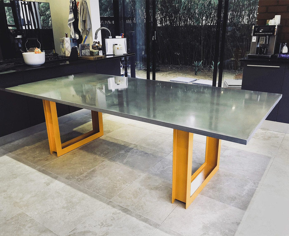 Modern dining room table | FLOAT 